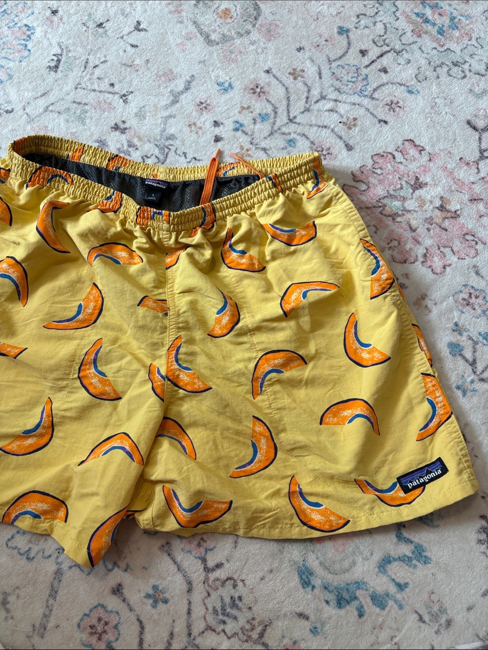 patagonia: baggies longs 7” shorts melons surfboard yellow. Size Large. Like New